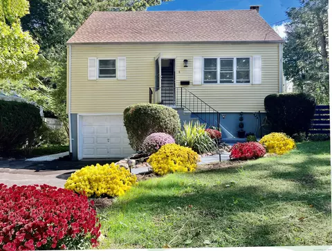 8 Tower Dr, Norwalk, CT 06850