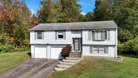 49 Harlow Ct, Naugatuck, CT 06770