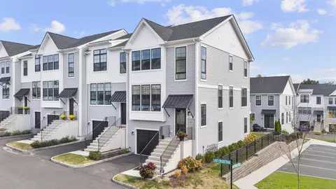 26 E Cross Trl #26, Danbury, CT 06810