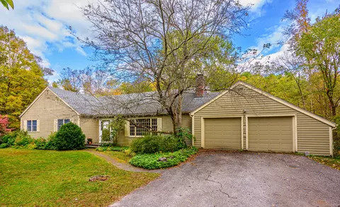 7 Lois Ln, New Milford, CT 06776