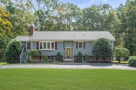 35 Dexter Dr, Shelton, CT 06484
