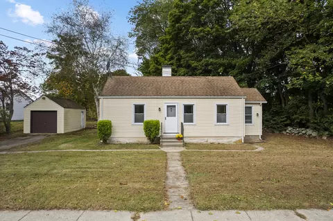 75 Black Point Rd, East Lyme, CT 06357