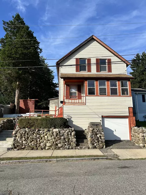 36 W High St, New London, CT 06320