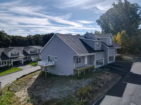 192 Oak Meadow Ln, Torrington, CT 06790