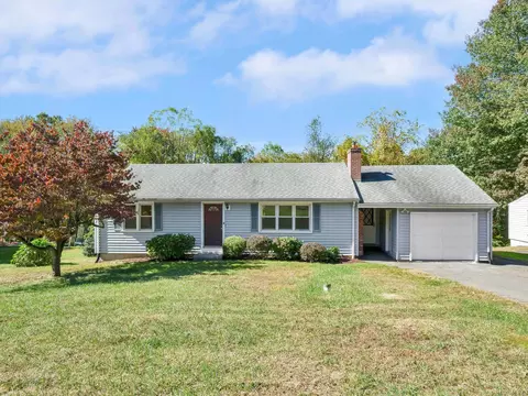 7 Hamilton Rd, East Granby, CT 06026