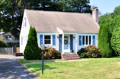 81 Grove St, Windsor, CT 06095