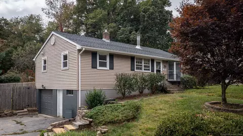 159 Park Avenue Ext, Montville, CT 06382