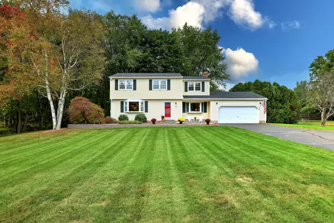 33 Deepwood Rd, Simsbury, CT 06070