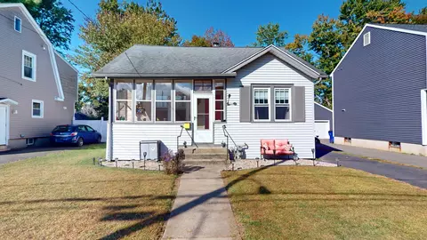 25 Goodsell St, West Hartford, CT 06110