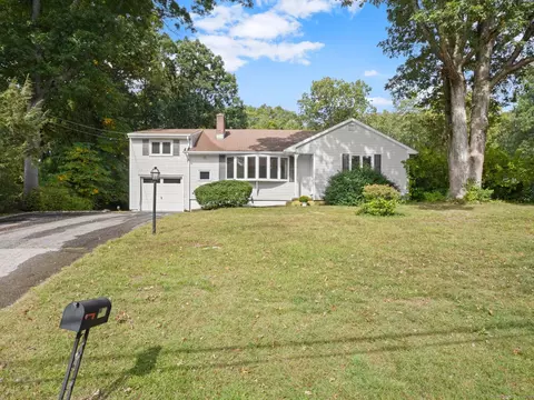 118 Ken Ct, Stamford, CT 06905