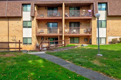 525 Crown St #224, Meriden, CT 06450