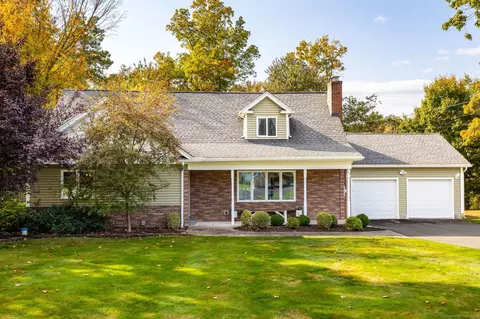 17 Gail Rd, Farmington, CT 06032