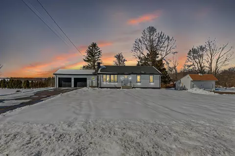 215 N Grand St, Suffield, CT 06093
