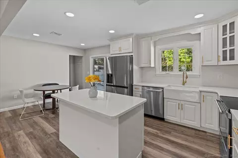 35 Pomeroy Ave, Wallingford, CT 06492
