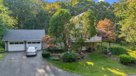 95 Miller Rd, Burlington, CT 06013