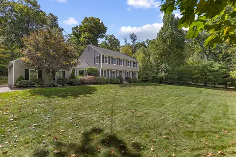 31 Deer Hill Rd, Hamden, CT 06518