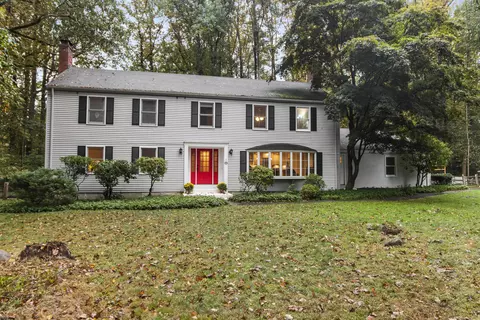 44 Oak Hill Ln, Woodbridge, CT 06525