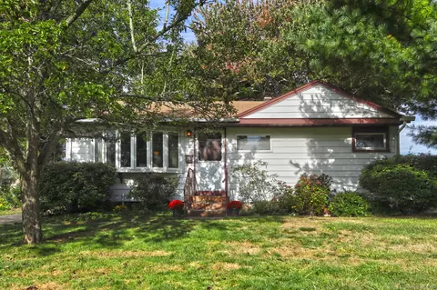 36 Skyline Dr, West Haven, CT 06516