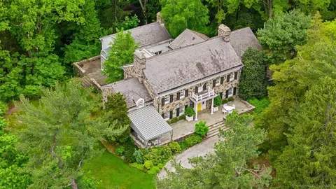 17 Alden Rd, Greenwich, CT 06831