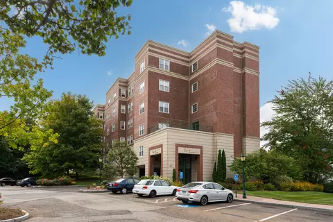 49 Rose St #306, Branford, CT 06405
