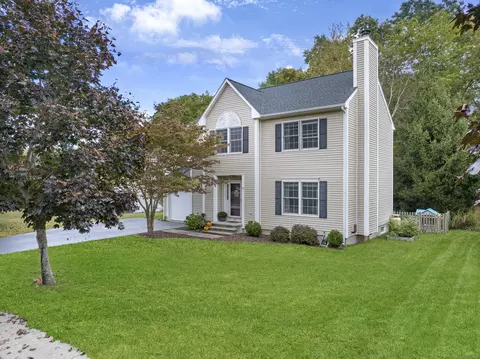 72 Hunting Ridge Dr, Mystic, CT 06355