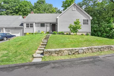 125 Hunters Crk #125, Shelton, CT 06484