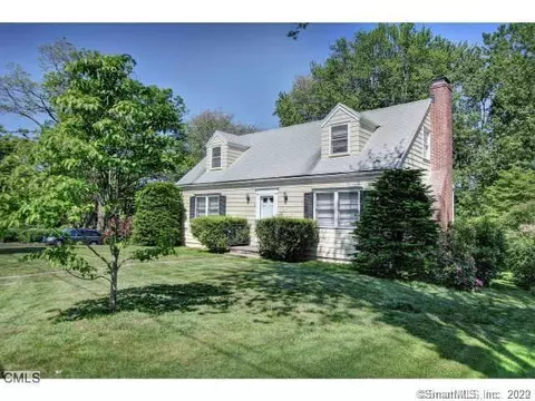 9 Lee Dr, Fairfield, CT 06824