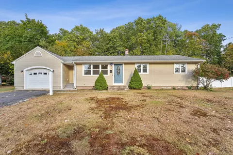 17 Pomeroy Rd, Enfield, CT 06082