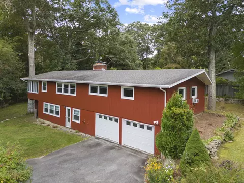 7 Valley View Dr, East Lyme, CT 06357