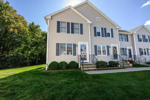 78 White Tail Ln #78, Wallingford, CT 06492