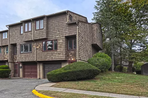 83 Towne House Rd #83, Hamden, CT 06514