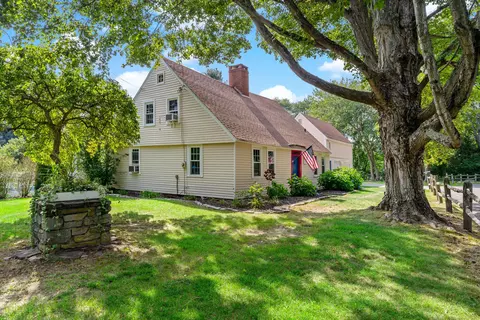 17 Cream Pot Rd, Clinton, CT 06413