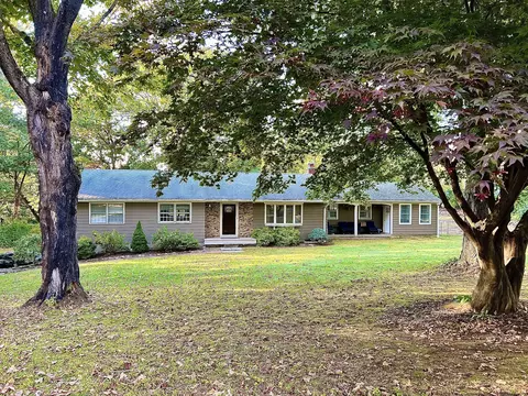 29 Centerview Dr, Shelton, CT 06484