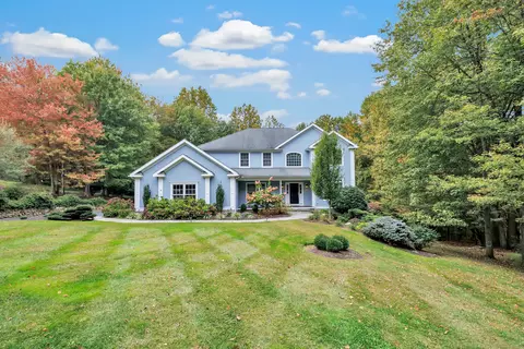 73 Charter Ridge Dr, Newtown, CT 06482