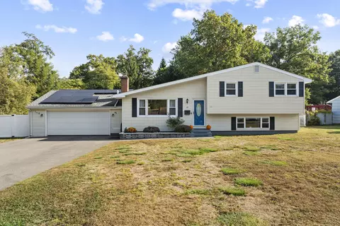 10 Oakwood Dr, North Haven, CT 06473