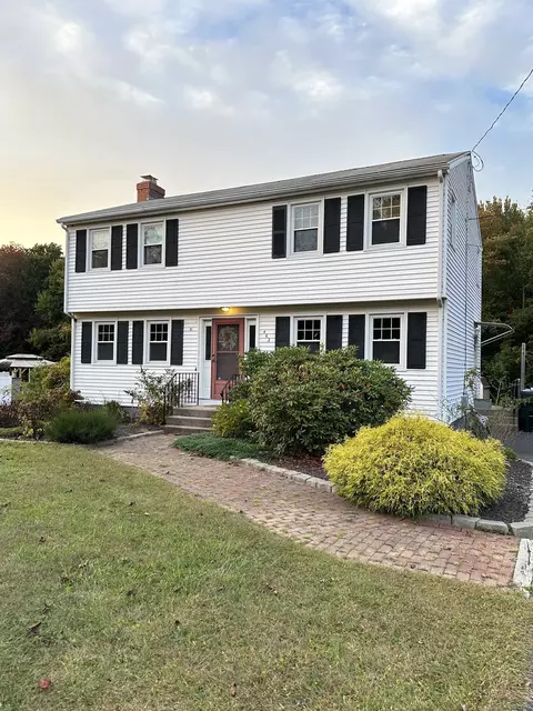 462 Curtiss St, Southington, CT 06489