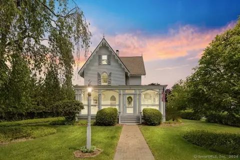 13 Academy Ln, Old Lyme, CT 06371