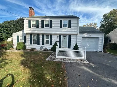136 Centerwood Rd, Newington, CT 06111