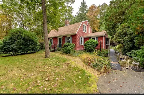 104 N Humiston Dr, Bethany, CT 06524