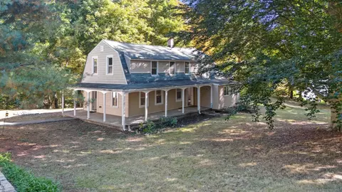 63 Old Colchester Rd, Waterford, CT 06375