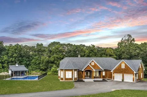 1221 Flanders Rd, Groton, CT 06355