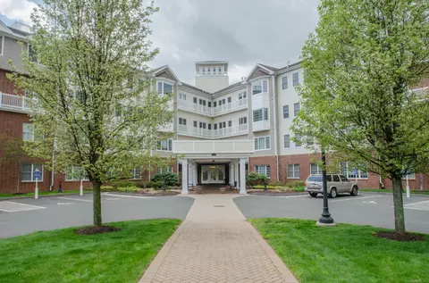 1 King Philip Dr #407, West Hartford, CT 06117