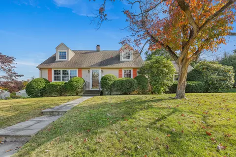 3 Campbell Ln, Danbury, CT 06811