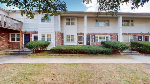 7 Georgetown Dr #E, Enfield, CT 06082