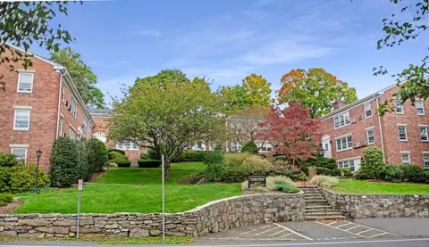 232 Park St #17, New Canaan, CT 06840