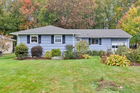 11 Alderwood Dr, West Hartford, CT 06117