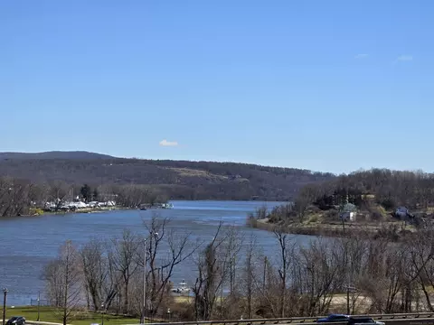 111 Dekoven Dr #705, Middletown, CT 06457