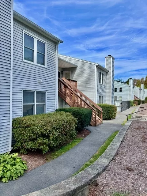 53 Upper Valley Dr #53, New Milford, CT 06776
