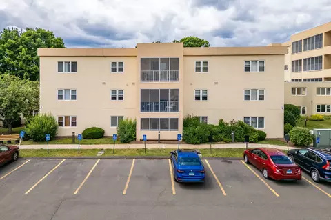 75 Washington Ave #3-104, Hamden, CT 06518