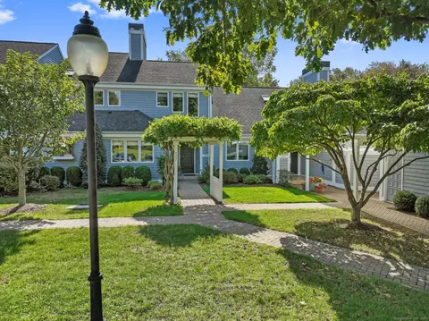 127 Lansdowne #127, Westport, CT 06880